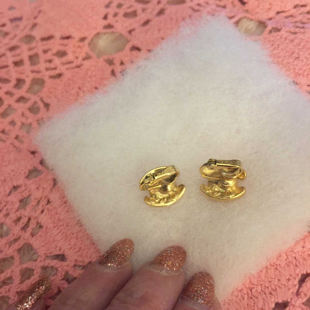 Vintage clip on Earrings / Trifari - Picture 2 of 3